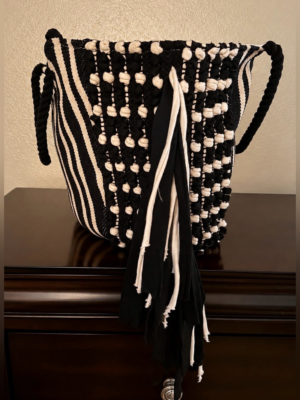 Twig & Arrow Large Fringe Tote Shoulder Bag Black & Cream - Picture 5 of 7